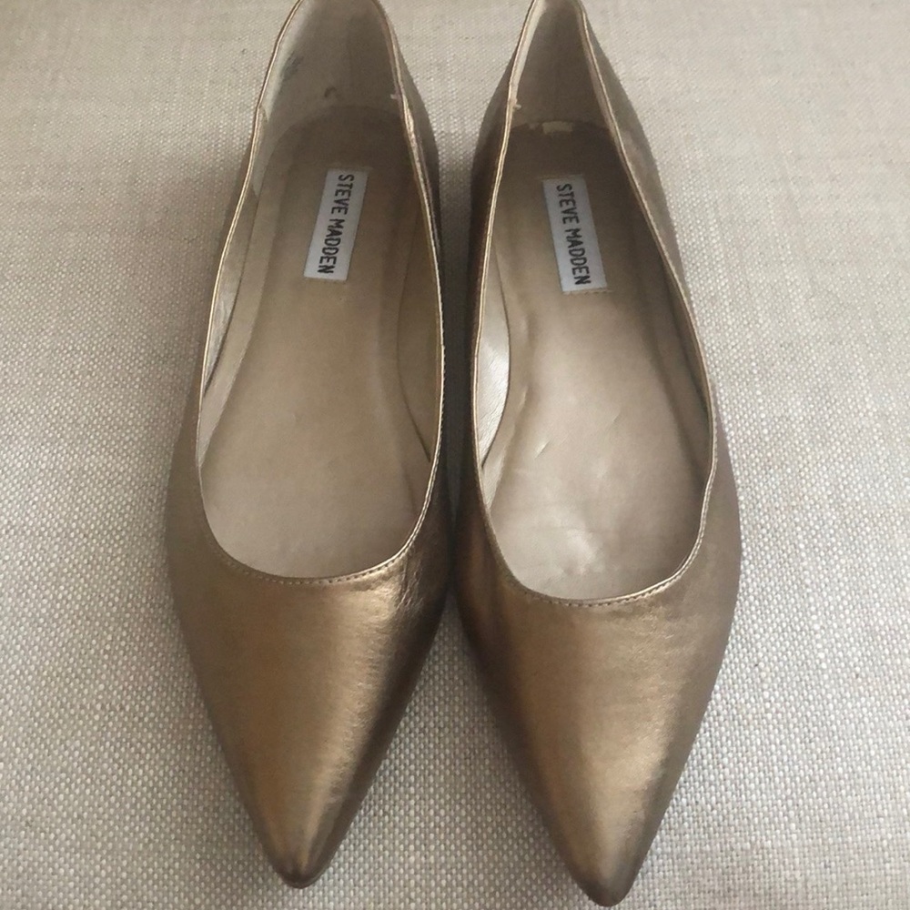 Flat shoes